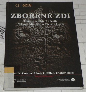 ZBOŘENÉ ZDI HLASY Z CEL, KTERÉ VĚZNILY NELSONA MANDELU A VÁCLAVA HAVLA