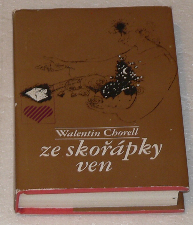 ZE SKOŘÁPKY VEN