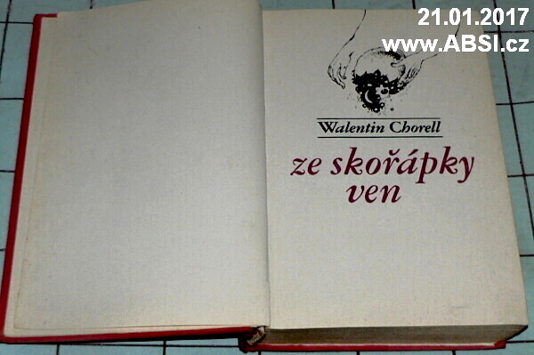 ZE SKOŘÁPKY VEN