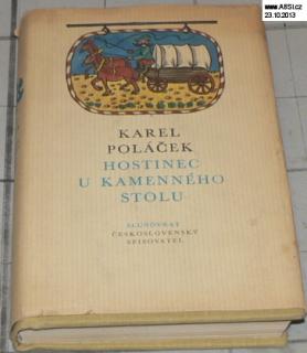 HOSTINEC U KAMENNÉHO STOLU