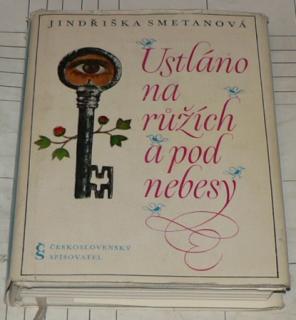 USTLÁNO NA RŮŽÍCH A POD NEBESY