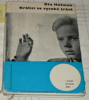 KRÁLÍCI VE VYSOKÉ TRÁVĚ