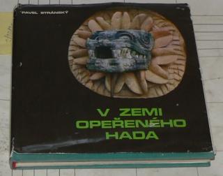 V ZEMI OPEŘENÉHO HADA