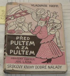 PŘED PULTEM A ZA PULTEM