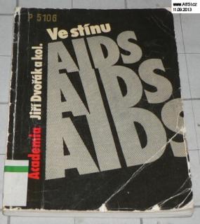 VE STÍNU AIDS