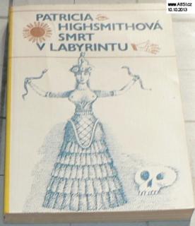 SMRT V LABYRINTU