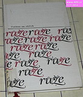 USTLÁNO NA RŮŽÍCH