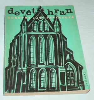 DEVĚT HRAN