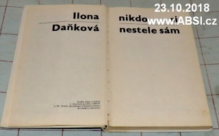 NIKDO SI NESTELE SÁM