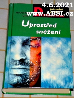 UPROSTŘED SNĚŽENÍ