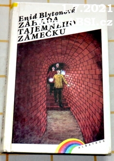 ZÁHADA TAJEMNÉHO ZÁMEČKU